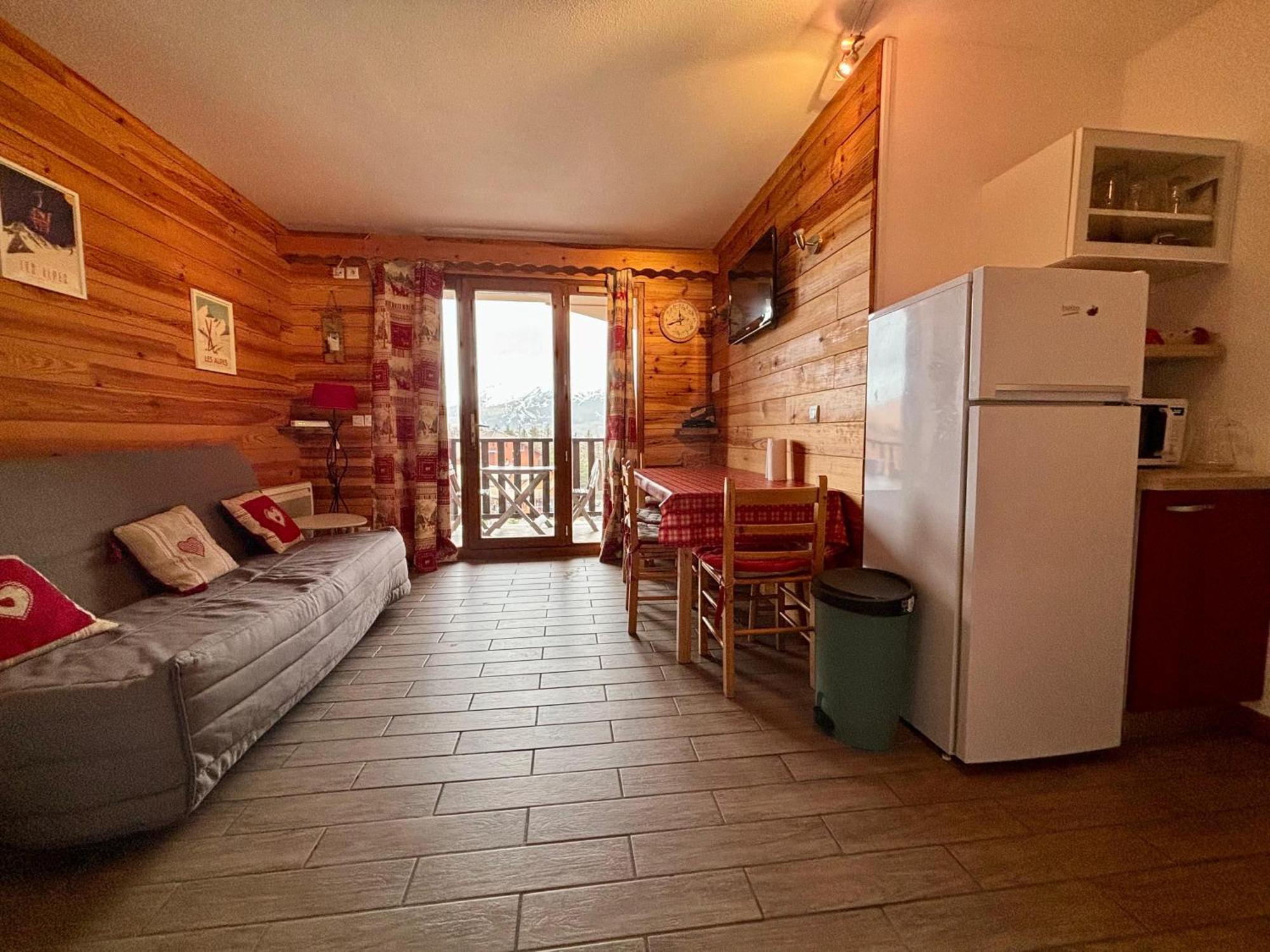 Les Monts Du Soleil Apartment *